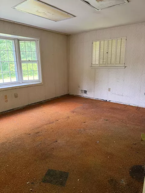 Bedroom - 913 Windmill Ln, Silver Spring, MD 20905 photo 3 of 4