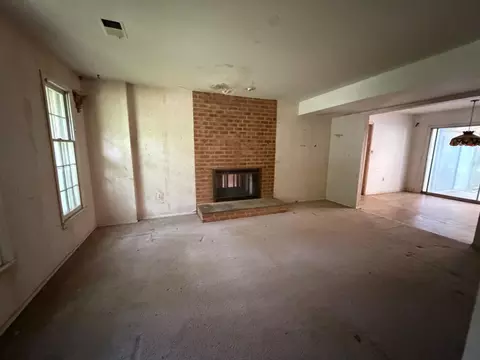 Living - 913 Windmill Ln, Silver Spring, MD 20905 photo 1 of 7
