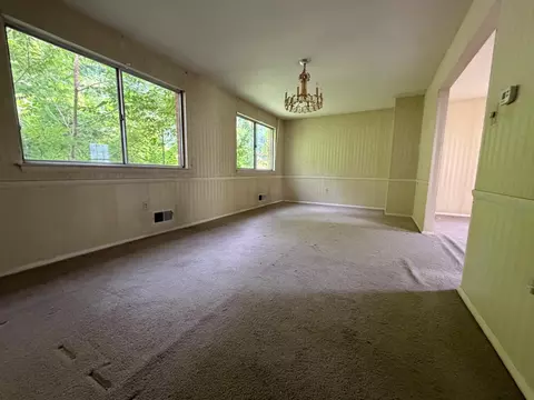 Living - 913 Windmill Ln, Silver Spring, MD 20905 photo 2 of 7