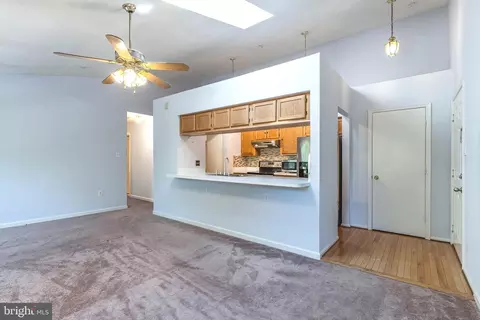 Living - 2800 Clear Shot Dr #9-35, Silver Spring, MD 20906 photo 2 of 5