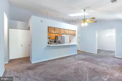 Living - 2800 Clear Shot Dr #9-35, Silver Spring, MD 20906 photo 4 of 5
