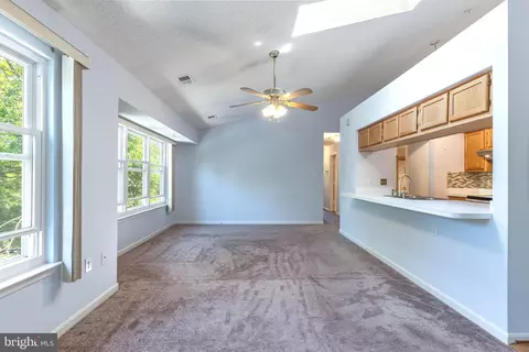 Living - 2800 Clear Shot Dr #9-35, Silver Spring, MD 20906 photo 3 of 5