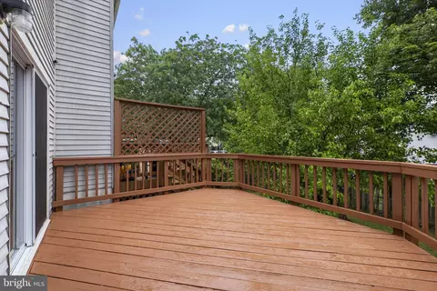 Exterior - 1104 Travis Ln, Gaithersburg, MD 20879 photo 4 of 7