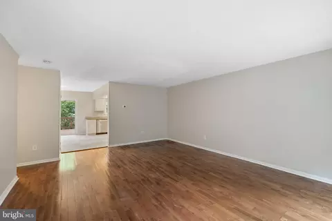 Living - 1104 Travis Ln, Gaithersburg, MD 20879 photo 1 of 8