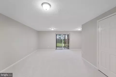 Living - 1104 Travis Ln, Gaithersburg, MD 20879 photo 7 of 8