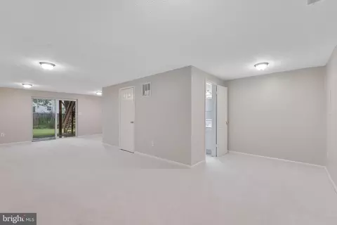 Living - 1104 Travis Ln, Gaithersburg, MD 20879 photo 8 of 8