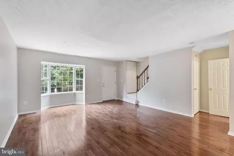 Living - 1104 Travis Ln, Gaithersburg, MD 20879 photo 4 of 8