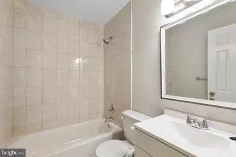Bath - 1104 Travis Ln, Gaithersburg, MD 20879 photo 2 of 2