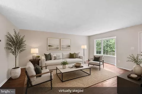 Living - 1104 Travis Ln, Gaithersburg, MD 20879 photo 2 of 8