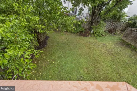 Exterior - 1104 Travis Ln, Gaithersburg, MD 20879 photo 6 of 7