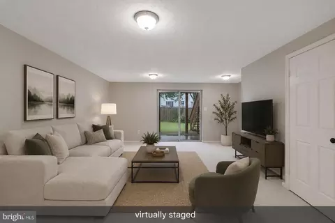 Living - 1104 Travis Ln, Gaithersburg, MD 20879 photo 6 of 8