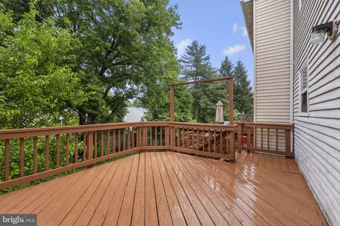 Exterior - 1104 Travis Ln, Gaithersburg, MD 20879 photo 3 of 7