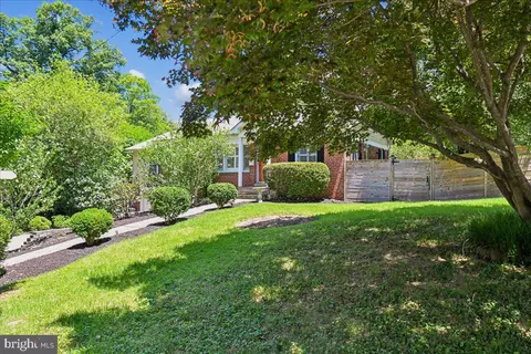 Exterior - 10211 Brookmoor Dr, Silver Spring, MD 20901 photo 5 of 6