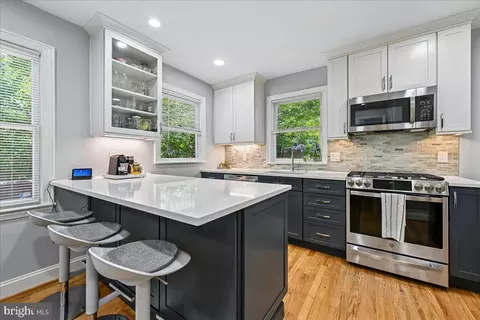 10211 Brookmoor Dr, Silver Spring, MD 20901
