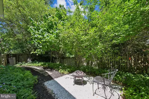 Exterior - 10211 Brookmoor Dr, Silver Spring, MD 20901 photo 4 of 6