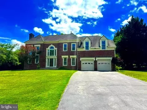 17536 Applewood Ln, Rockville, MD 20855