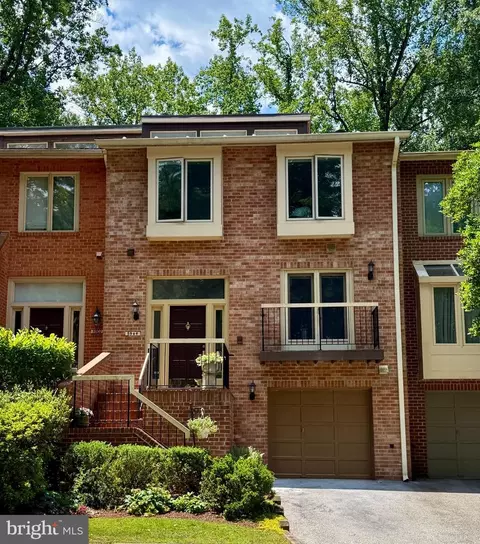5904 Valerian Ln, Rockville, MD 20852