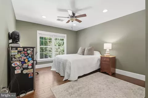 Bedroom - 19313 Cissel Manor Dr, Poolesville, MD 20837 photo 3 of 4