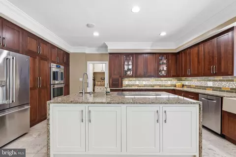 Kitchen - 19313 Cissel Manor Dr, Poolesville, MD 20837 photo 4 of 8