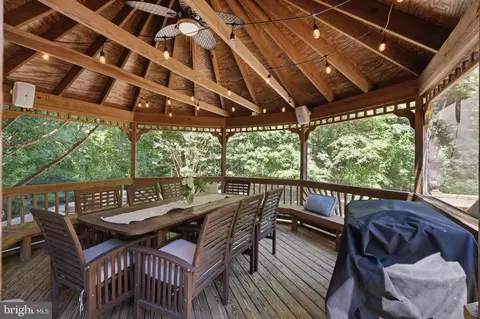 Exterior - 19313 Cissel Manor Dr, Poolesville, MD 20837 photo 4 of 12
