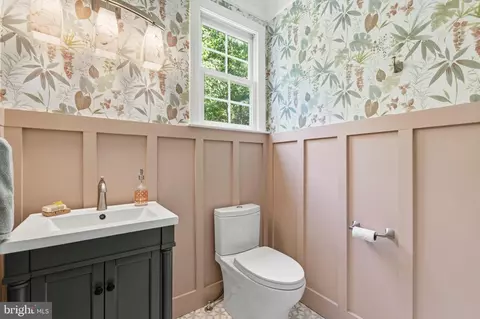 Bath - 19313 Cissel Manor Dr, Poolesville, MD 20837 photo 1 of 3