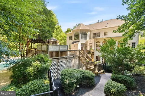 Exterior - 19313 Cissel Manor Dr, Poolesville, MD 20837 photo 5 of 12