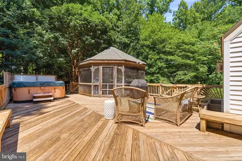 Exterior - 19313 Cissel Manor Dr, Poolesville, MD 20837 photo 10 of 12