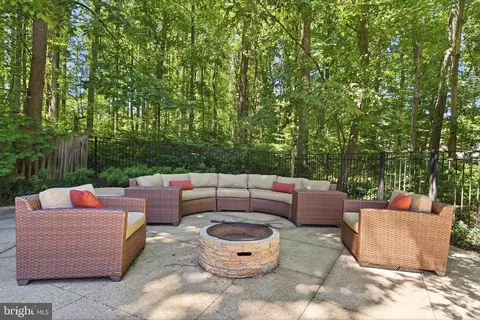 Exterior - 19313 Cissel Manor Dr, Poolesville, MD 20837 photo 6 of 12