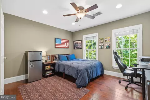 Bedroom - 19313 Cissel Manor Dr, Poolesville, MD 20837 photo 4 of 4