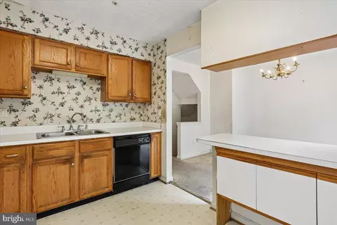 Kitchen - 66 Shadowridge Ct, Olney, MD 20832 photo 3 of 3
