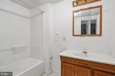 Bath - 66 Shadowridge Ct, Olney, MD 20832 photo 2 of 2