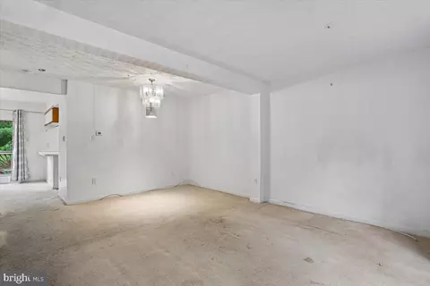 Living - 66 Shadowridge Ct, Olney, MD 20832 photo 2 of 7