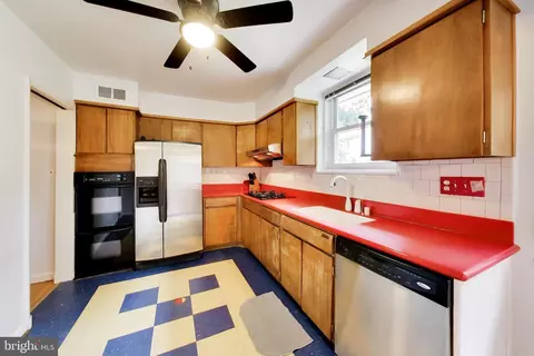Kitchen - 9210 Worth Ave, Silver Spring, MD 20901 photo 2 of 3