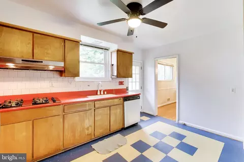Kitchen - 9210 Worth Ave, Silver Spring, MD 20901 photo 3 of 3