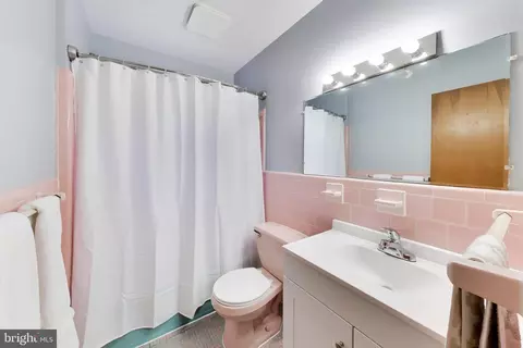 Bath - 9210 Worth Ave, Silver Spring, MD 20901 photo 2 of 3