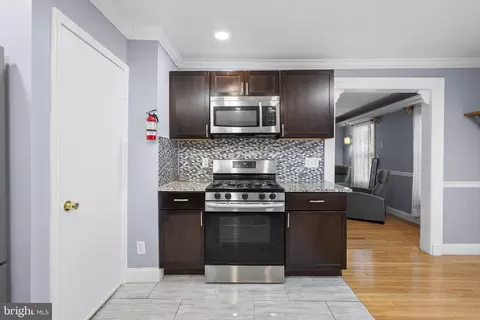 Entry Way - 12220 Centerhill St, Silver Spring, MD 20902 photo 3 of 10