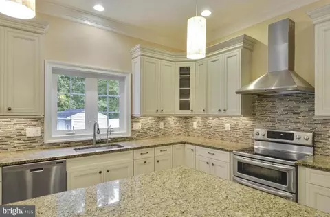 6403 Earlham Dr, Bethesda, MD 20817