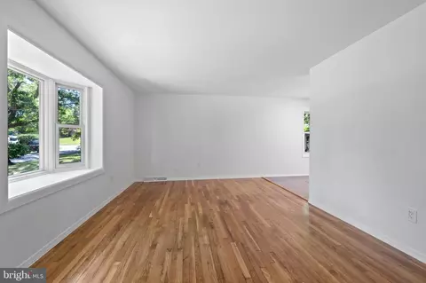 Living - 13118 Estelle Rd, Silver Spring, MD 20906 photo 3 of 5