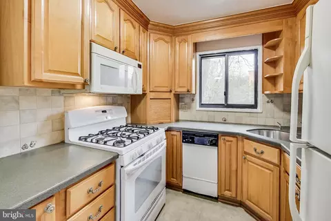 7611 Maple Ave #202, Takoma Park, MD 20912