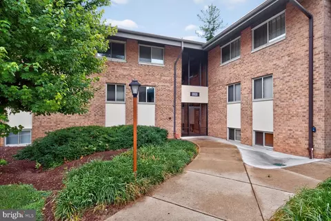 9908 Walker House Rd #9908-6, Montgomery Village, MD 20886