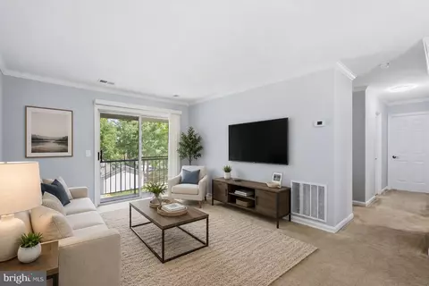 18322 Streamside Dr #301, Gaithersburg, MD 20879