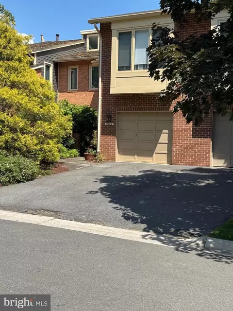 10719 Gloxinia Dr, Rockville, MD 20852