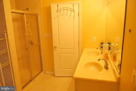 Bath - 809 Langley Dr, Silver Spring, MD 20901 photo 5 of 8