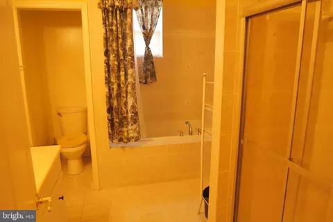 Bath - 809 Langley Dr, Silver Spring, MD 20901 photo 6 of 8