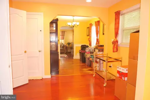 Entry Way - 809 Langley Dr, Silver Spring, MD 20901 photo 4 of 9