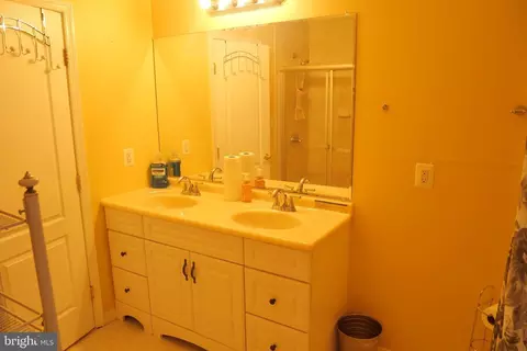 Bath - 809 Langley Dr, Silver Spring, MD 20901 photo 4 of 8