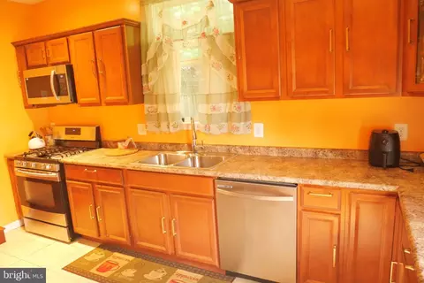 Kitchen - 809 Langley Dr, Silver Spring, MD 20901 photo 4 of 4