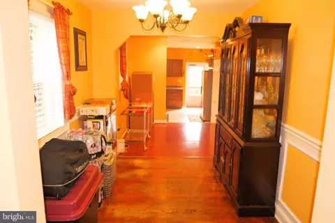 Entry Way - 809 Langley Dr, Silver Spring, MD 20901 photo 2 of 9