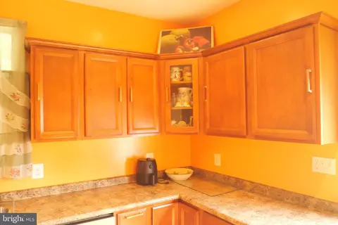 Entry Way - 809 Langley Dr, Silver Spring, MD 20901 photo 5 of 9