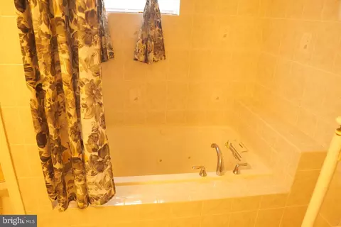 Bath - 809 Langley Dr, Silver Spring, MD 20901 photo 3 of 8